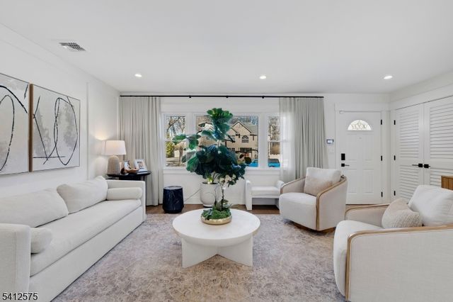 58 Edgewood Dr, Florham Park Boro, NJ 07932