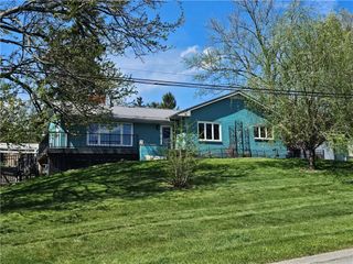 95 Paul Dr, South Strabane, PA 15301