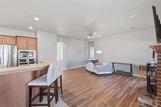 808 E Seattle Street, Broken Arrow, OK 74012