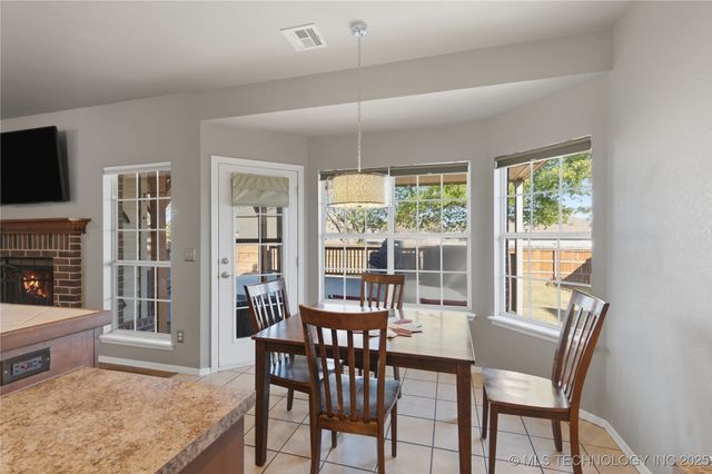 808 E Seattle Street, Broken Arrow, OK 74012