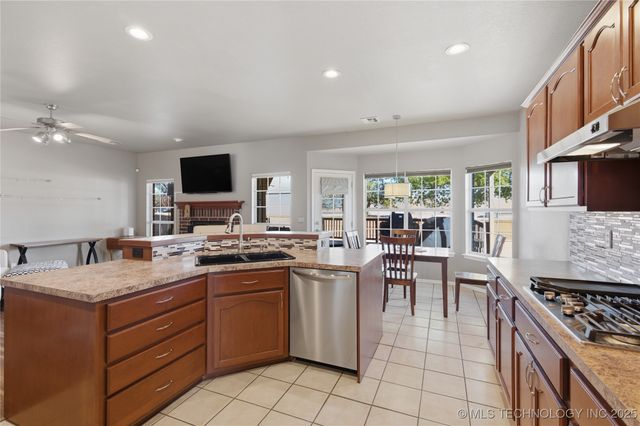 808 E Seattle Street, Broken Arrow, OK 74012