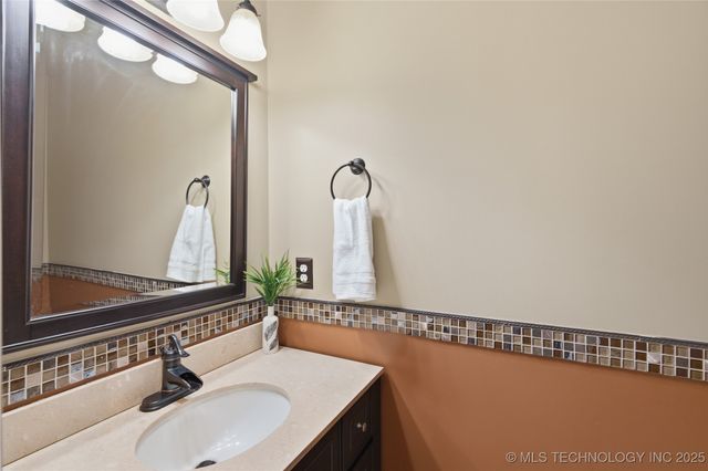 808 E Seattle Street, Broken Arrow, OK 74012