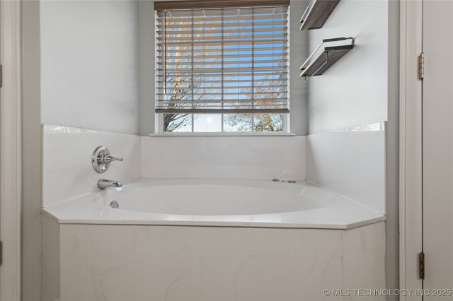 808 E Seattle Street, Broken Arrow, OK 74012