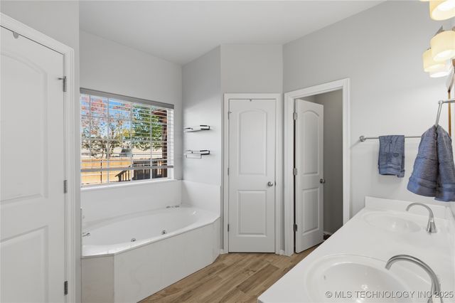 808 E Seattle Street, Broken Arrow, OK 74012