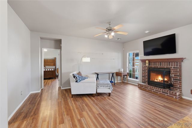 808 E Seattle Street, Broken Arrow, OK 74012