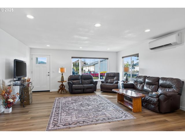 3721 JOE Ave, Roseburg, OR 97471