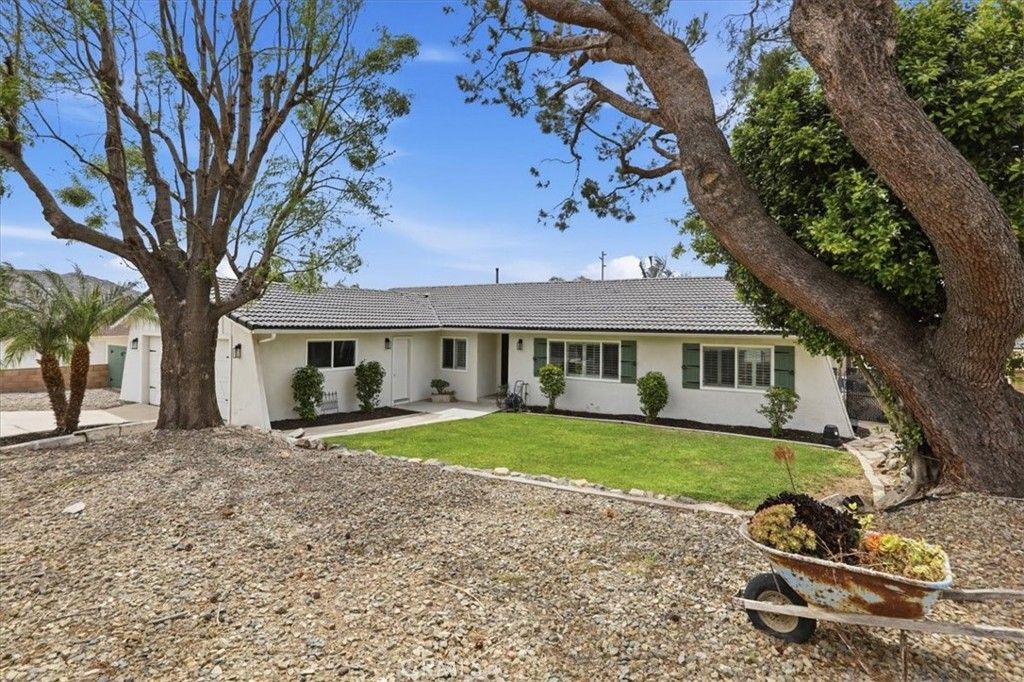 Image 10 of property listing at 4130 Mount Verde, Norco, CA 92860