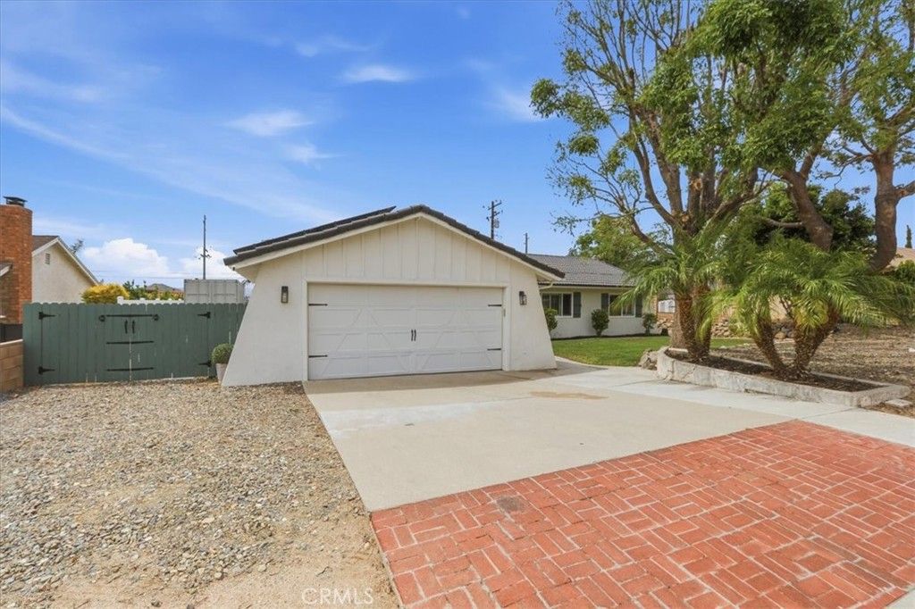 Image 8 of property listing at 4130 Mount Verde, Norco, CA 92860