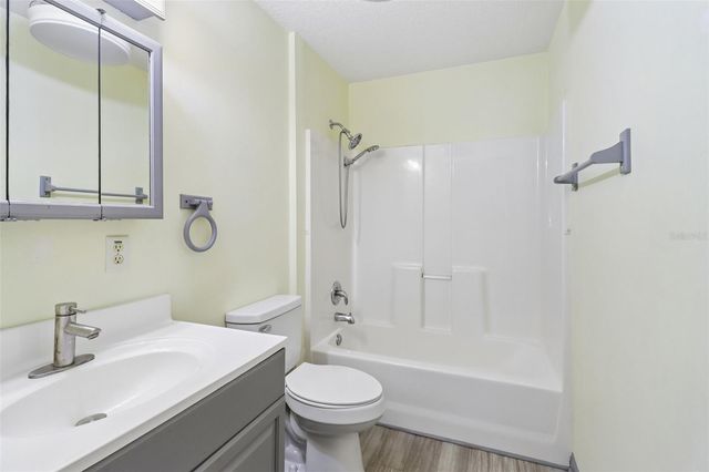 985 10TH AVENUE, Deland, FL 32724
