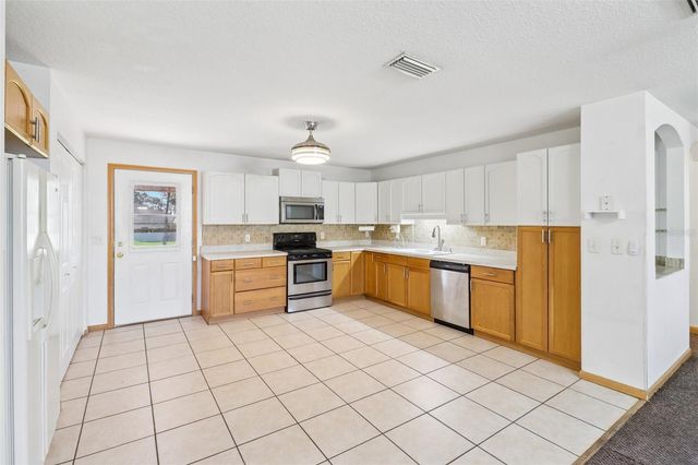 985 10TH AVENUE, Deland, FL 32724