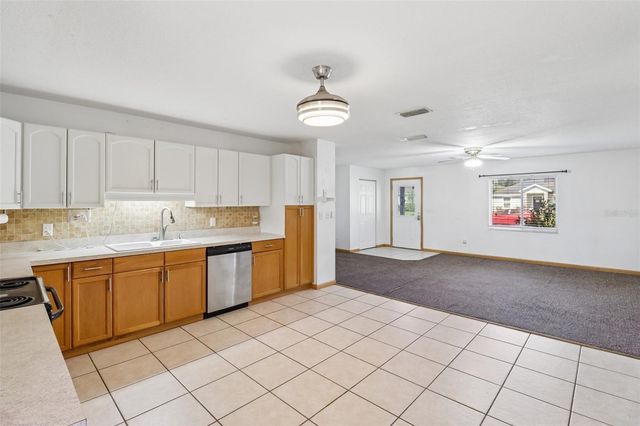 985 10TH AVENUE, Deland, FL 32724