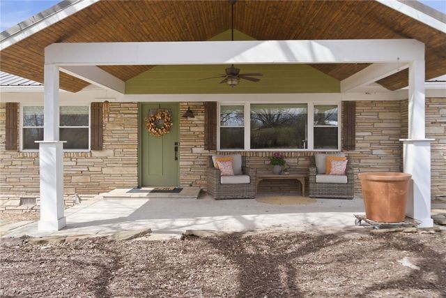 801 Blue Jay Lane, Fayetteville, AR 72704