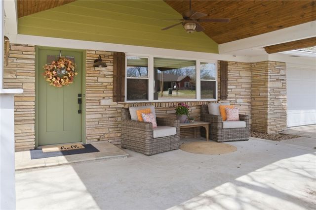 801 Blue Jay Lane, Fayetteville, AR 72704