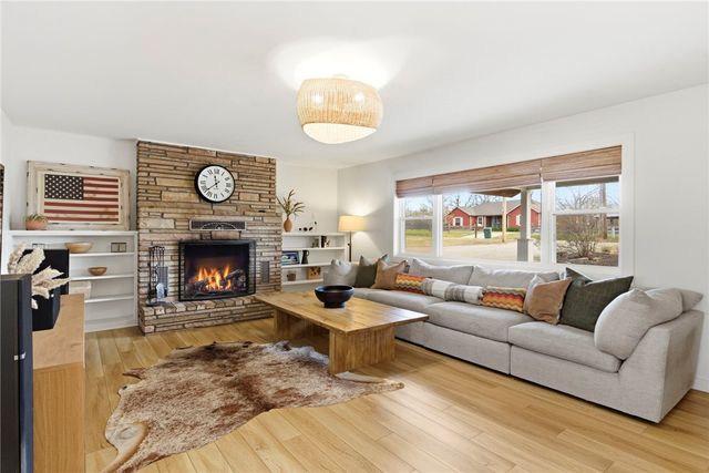 801 Blue Jay Lane, Fayetteville, AR 72704