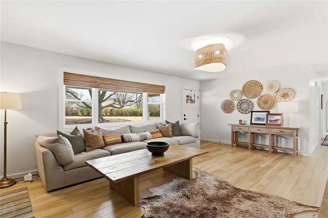 801 Blue Jay Lane, Fayetteville, AR 72704