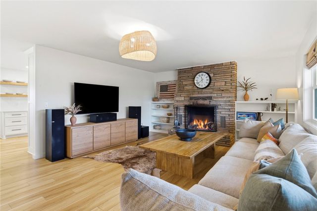 801 Blue Jay Lane, Fayetteville, AR 72704