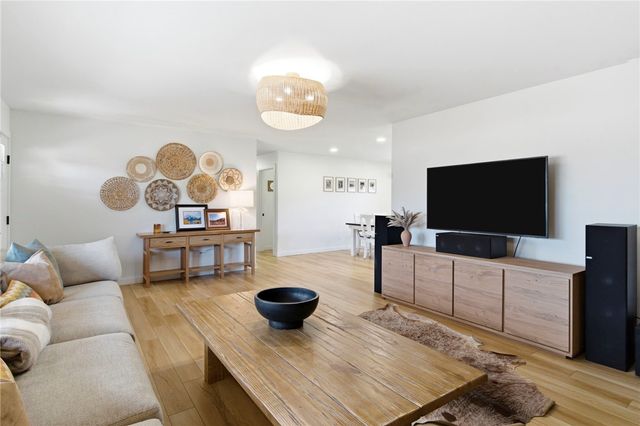 801 Blue Jay Lane, Fayetteville, AR 72704