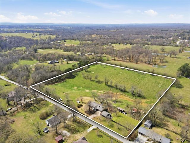 801 Blue Jay Lane, Fayetteville, AR 72704