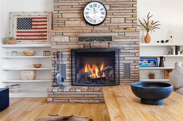 801 Blue Jay Lane, Fayetteville, AR 72704