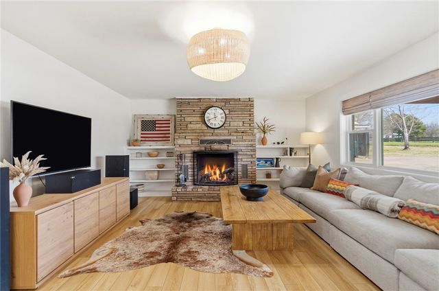 801 Blue Jay Lane, Fayetteville, AR 72704