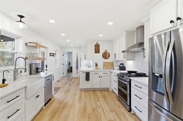 801 Blue Jay Lane, Fayetteville, AR 72704