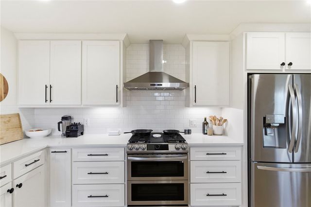 801 Blue Jay Lane, Fayetteville, AR 72704