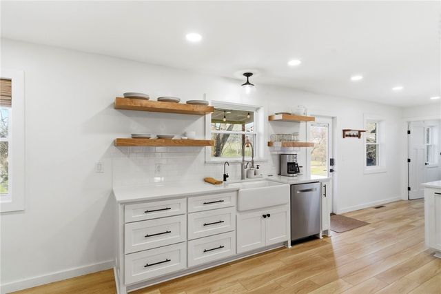 801 Blue Jay Lane, Fayetteville, AR 72704