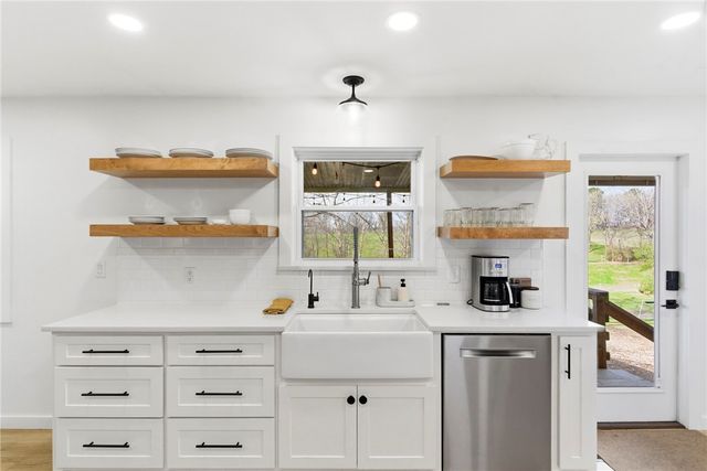 801 Blue Jay Lane, Fayetteville, AR 72704