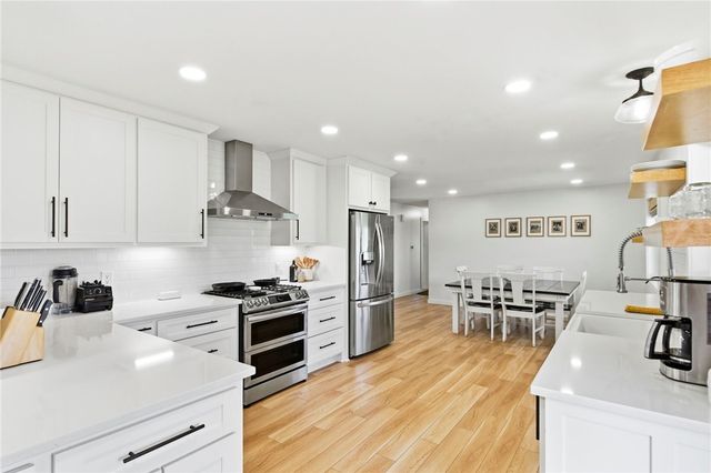 801 Blue Jay Lane, Fayetteville, AR 72704