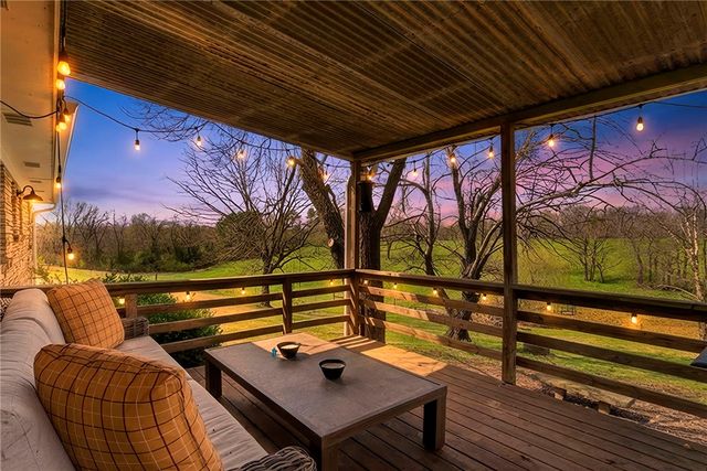 801 Blue Jay Lane, Fayetteville, AR 72704