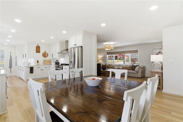 801 Blue Jay Lane, Fayetteville, AR 72704