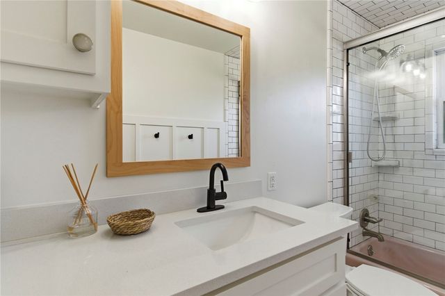 801 Blue Jay Lane, Fayetteville, AR 72704