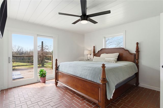 801 Blue Jay Lane, Fayetteville, AR 72704