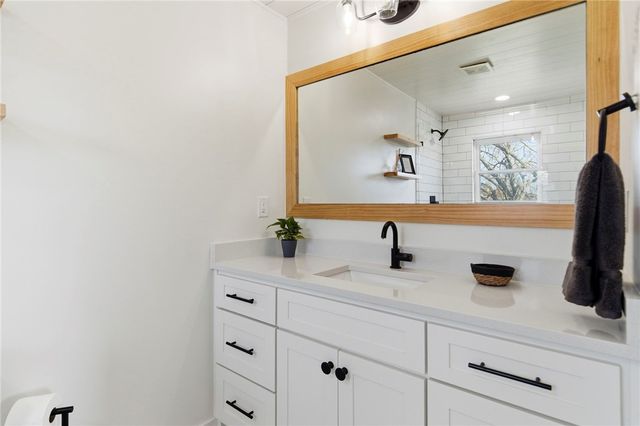 801 Blue Jay Lane, Fayetteville, AR 72704