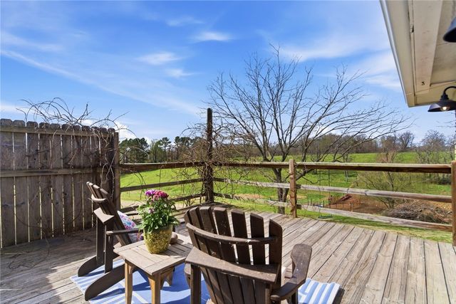 801 Blue Jay Lane, Fayetteville, AR 72704