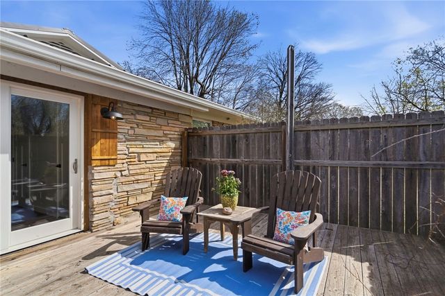 801 Blue Jay Lane, Fayetteville, AR 72704