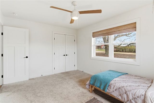 801 Blue Jay Lane, Fayetteville, AR 72704