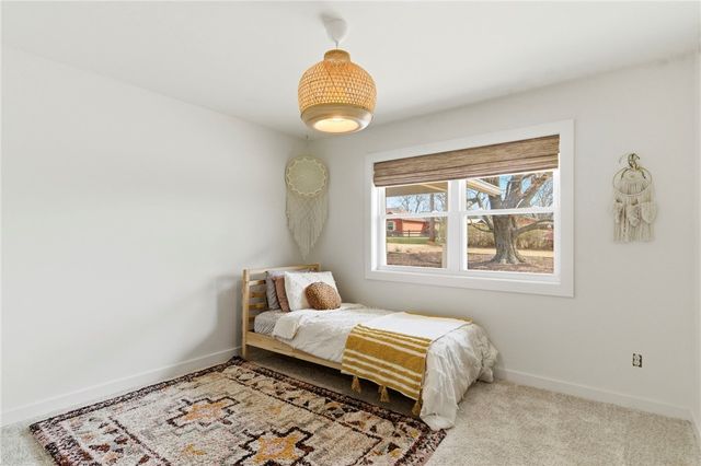 801 Blue Jay Lane, Fayetteville, AR 72704