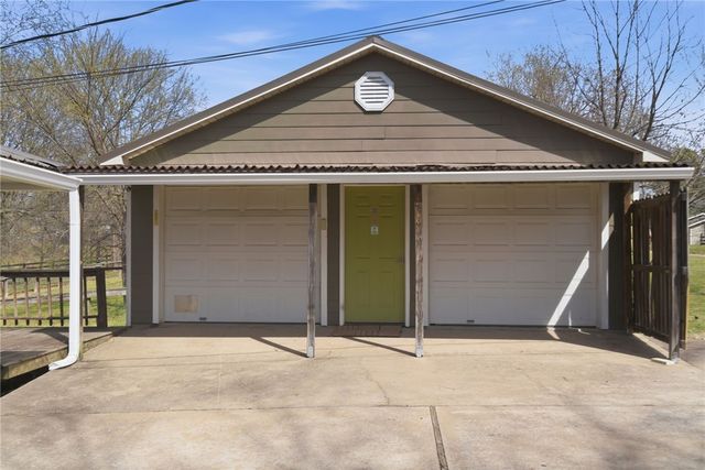 801 Blue Jay Lane, Fayetteville, AR 72704