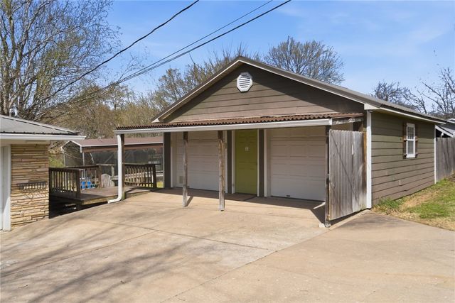 801 Blue Jay Lane, Fayetteville, AR 72704