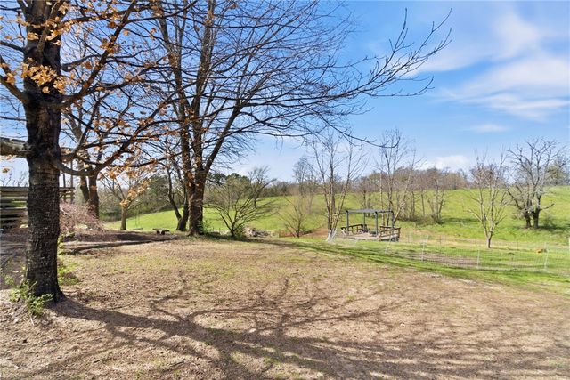 801 Blue Jay Lane, Fayetteville, AR 72704