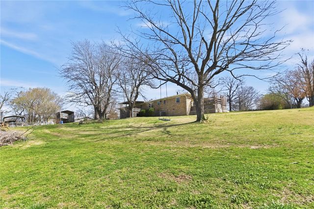 801 Blue Jay Lane, Fayetteville, AR 72704