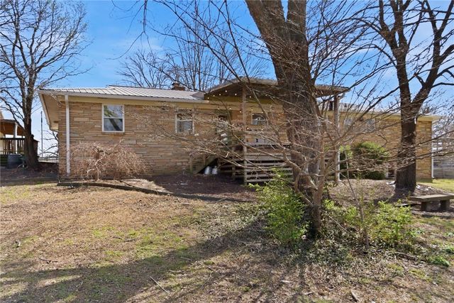 801 Blue Jay Lane, Fayetteville, AR 72704