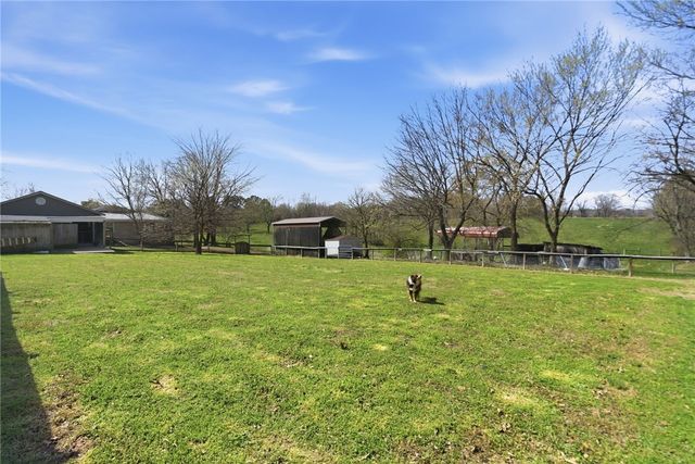 801 Blue Jay Lane, Fayetteville, AR 72704