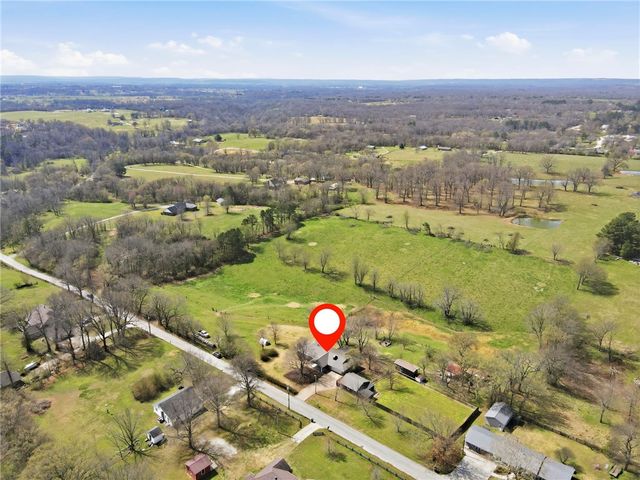 801 Blue Jay Lane, Fayetteville, AR 72704