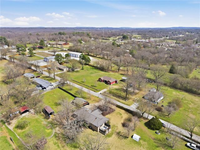 801 Blue Jay Lane, Fayetteville, AR 72704