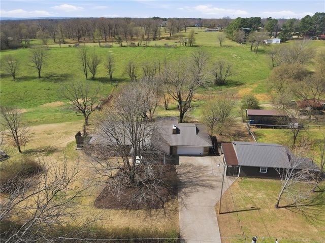 801 Blue Jay Lane, Fayetteville, AR 72704