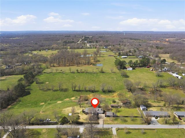 801 Blue Jay Lane, Fayetteville, AR 72704