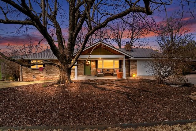 801 Blue Jay Lane, Fayetteville, AR 72704