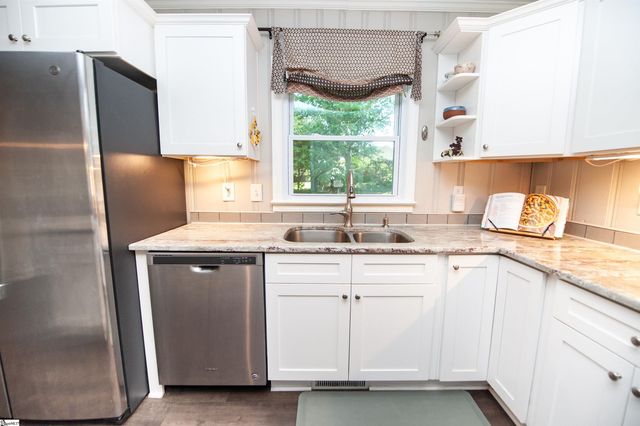 2 Selwyn Drive, Greenville, SC 29615